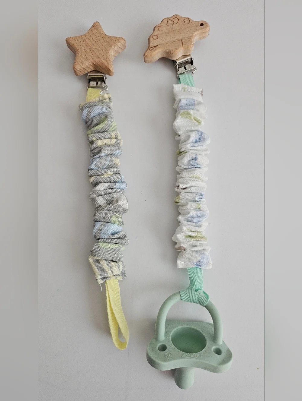 Set Of 2 Wooden Star & Dino Pacifier Clip Set with Mint Pacifier - Unbranded